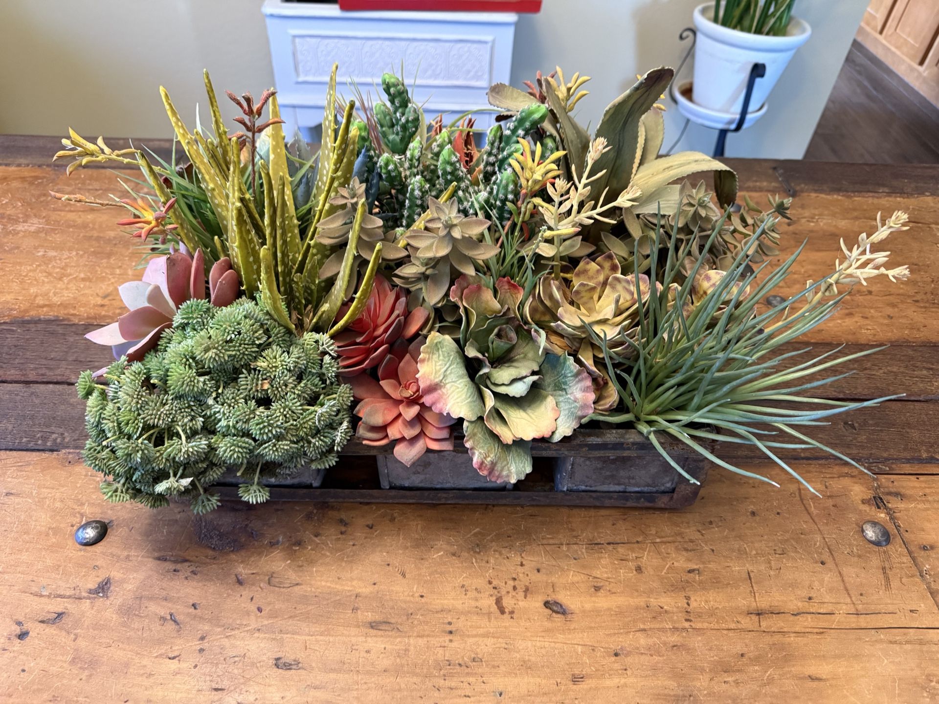 FAUX SUCCULENT RUSTIC PLANTER