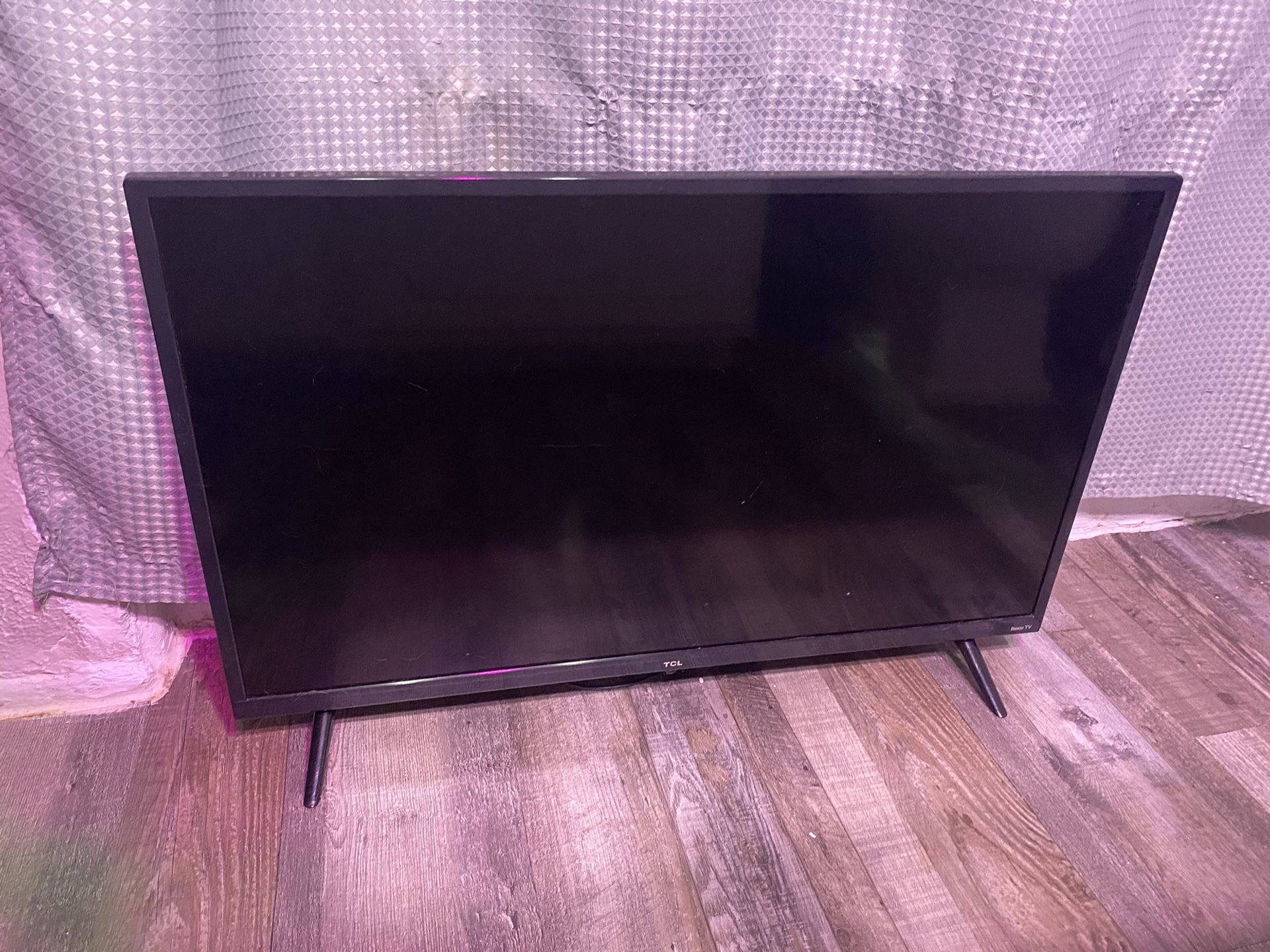 32” TCL ROKU TV
