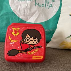 Tupperware Cuadrilunch Sandwich Keeper .. 