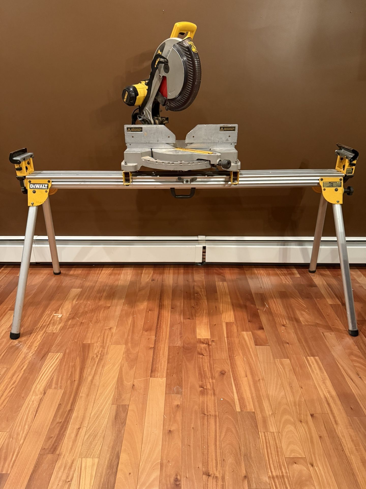 DeWalt DW706 12-Inch Double Bevel Compound Miter Saw and Heavy Duty Stand