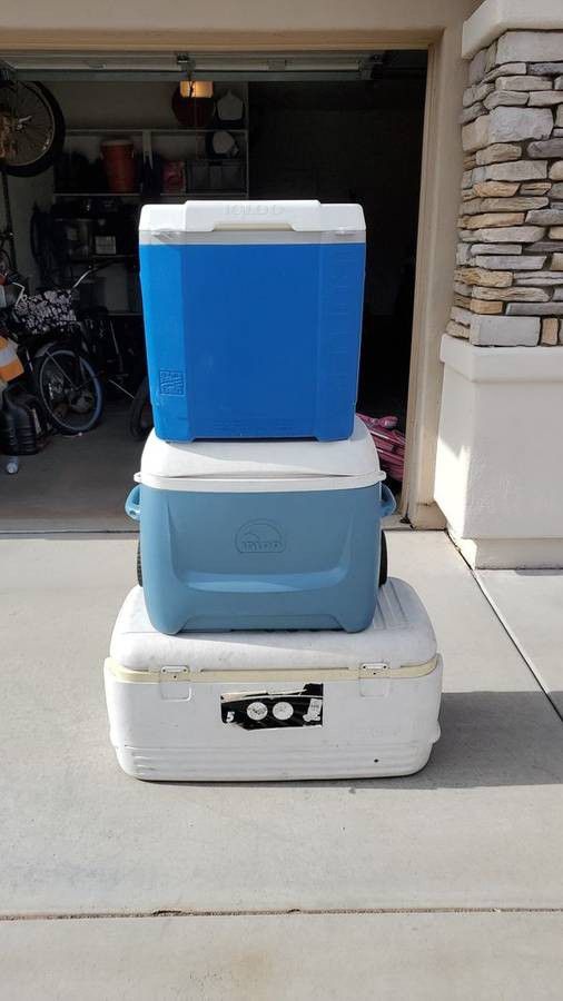 4 Ice Chest Coolers 2 water jugs