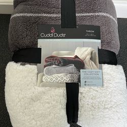 Cuddl Duds THROW 50” x 60”. New