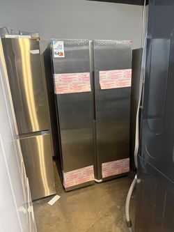 SAMSUNG STAINLESS STEEL SIDE BY SIDE REFRIGERATOR WITH ICEMAKER 🔥