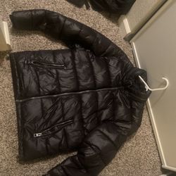 Black Guess Puffer ( L)