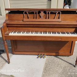 Antique Piano 