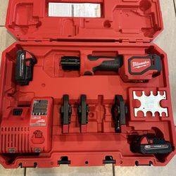 M18 18V Lithium-Ion Cordless Short Throw Press Tool Kit with 3 PEX Crimp Jaws (2) 2.0 Ah Batteries and Charger