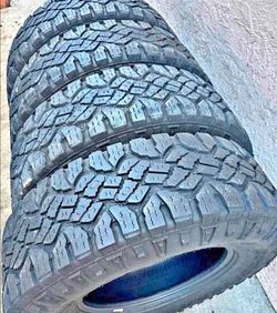 275 70 18 Goodyear tires Con 80% de Vida Las 4