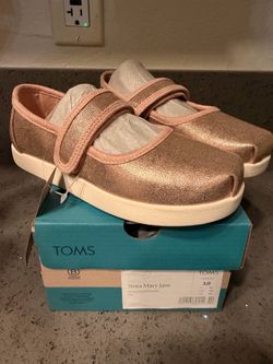 Girls Tom’s shoes