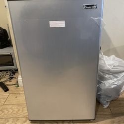 Magic Chef Mini Fridge 