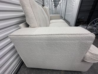 BEIGE TEDDY COUCH((free Delivery))🚚