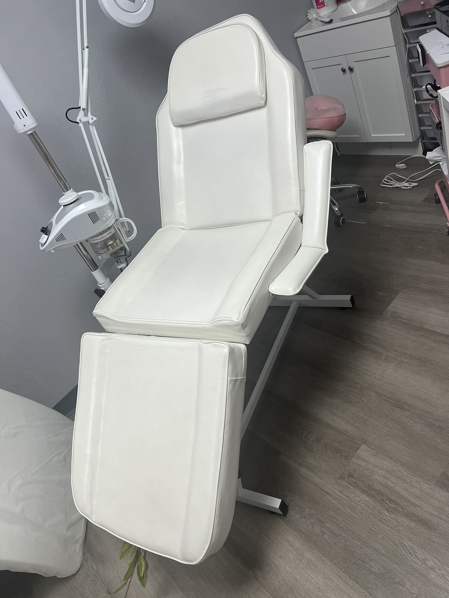 Esthetician Bed for Sale in San Diego, CA - OfferUp