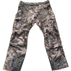 SITKA BELTED CAMOUFLAGE GORE OPTIFADE HUNTING MILITARY PANTS MAN SZ 40

Price Is Firm