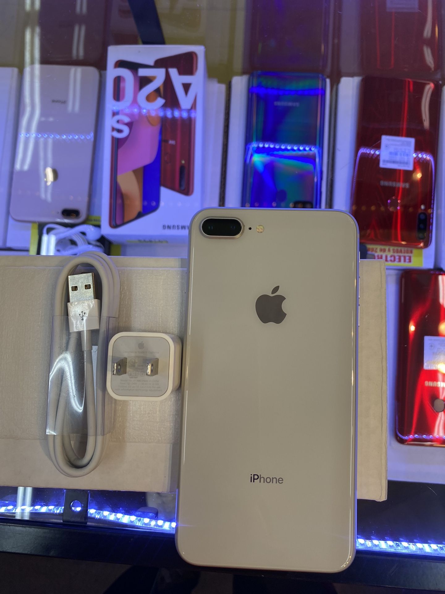 IPHONE 8 PLUS GOLD EDITION UNLOCKED /LIBERADO