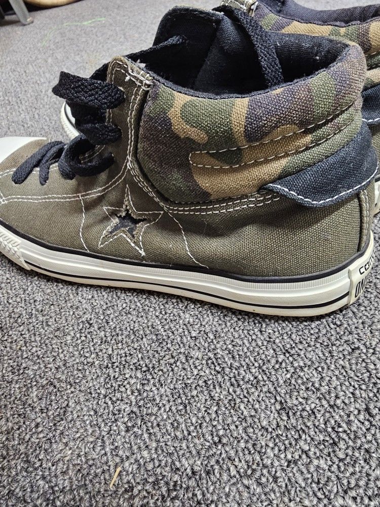 Camo Converse Hightops Sz 9