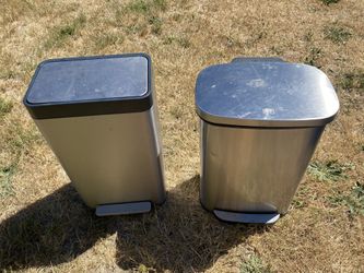 2 Garbage Cans