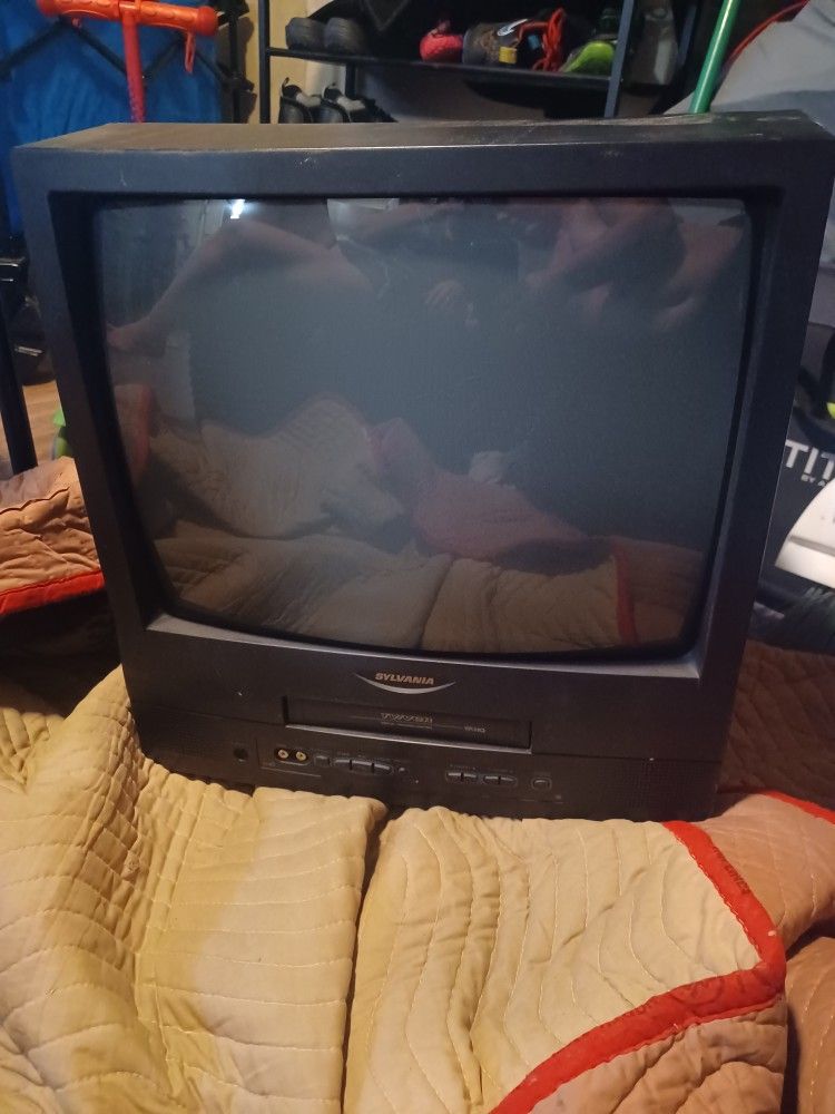 Sylvania SSC130B 13" TV/VCR Combo Vintage