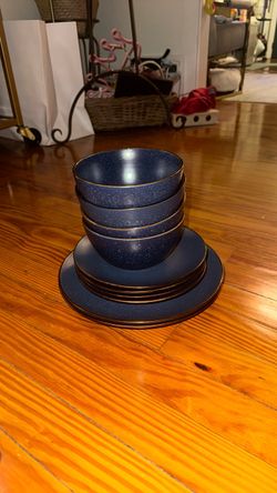 Navy blue plates and bowls