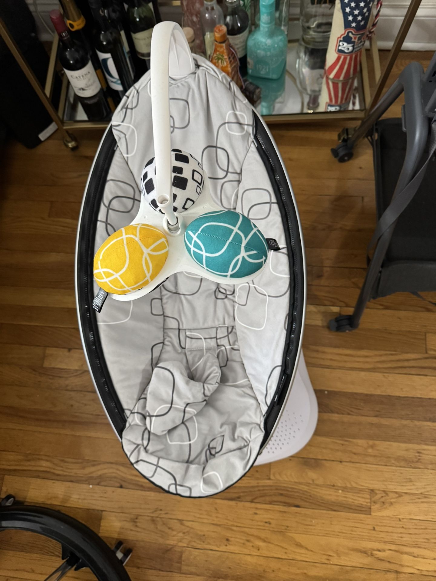 4moms MamaRoo Multi-Motion Baby Swing, Bluetooth Enabled with 5 Unique Motions