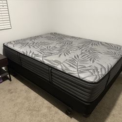 QUEEN MATTRESS Pillowtop w FREE BOXSPRING & frame