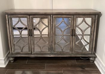 Dresser / Cabinet