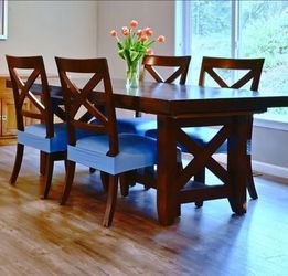 Dining room table including leaf and 5 chairs