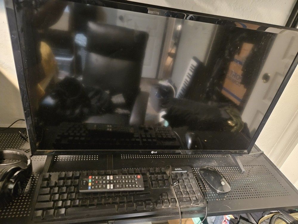 28 Inch LG Smart TV