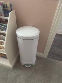 Munchkin uv diaper pail