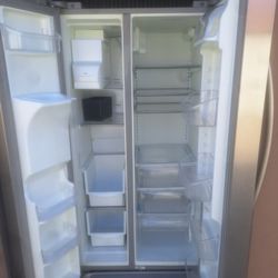 Fridgeaire REFRIGERATOR