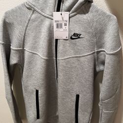 Nike Sportswear Women’s Tech Fleece Windrunner