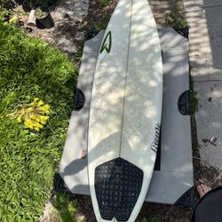 Roberts Surfboard 6’3”