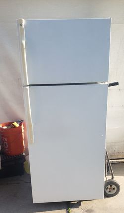 General Electric Top Freezer Refrigerator