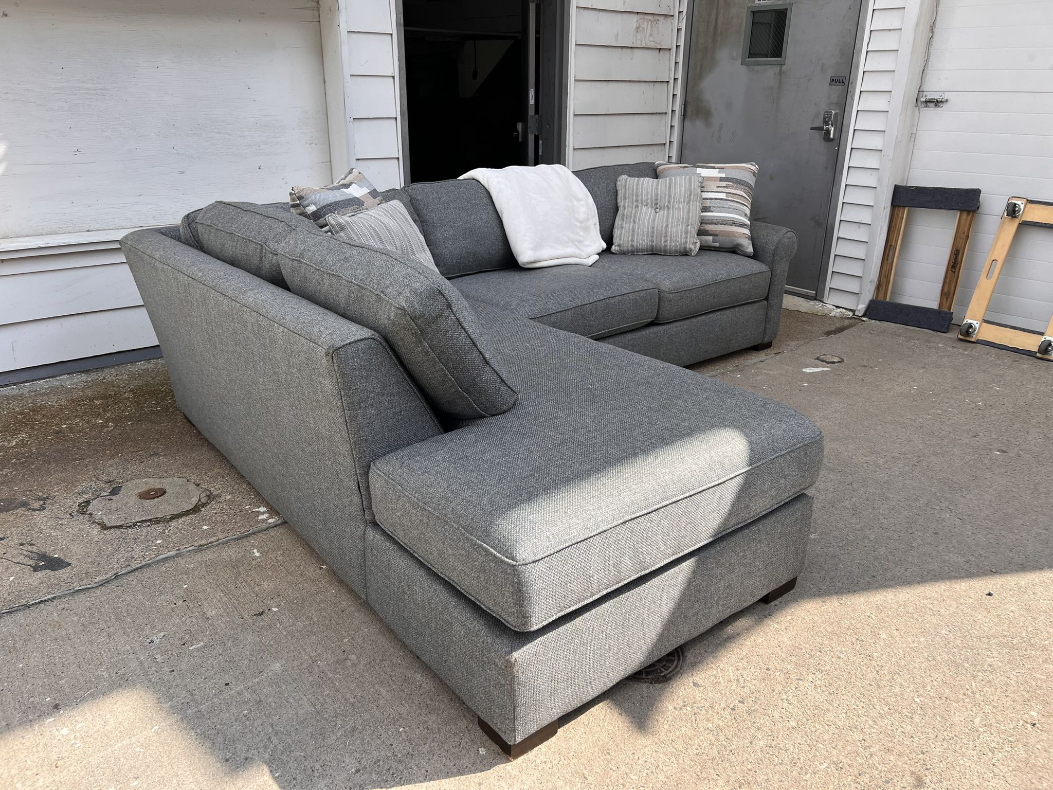 Like New 2pc Sectional Couch Left Chaise (Can Deliver)
