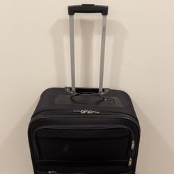 Large 28" BLACK, Lightweight,  4-Wheel, Soft-Side Pivoting LUGGAGE (imperfect, still functional) - firm price