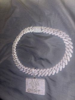 Cuban chain with pendant on sale