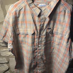 Mens shirts 2xl and blue one is 3xl