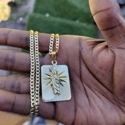 14k gold filled 3mm Cuban link chain and pendant