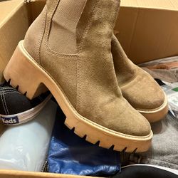 Woman Boots Size 7.5 From Dolce Vita 