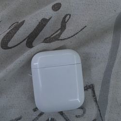 Apple AirPods (2nd Gen) – Working, Case Included