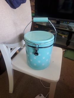 Dog treat storage container