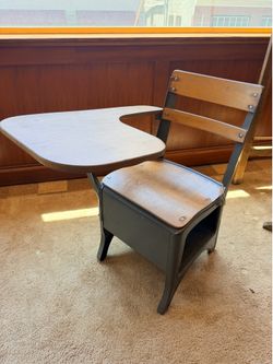 Sturdy student desk