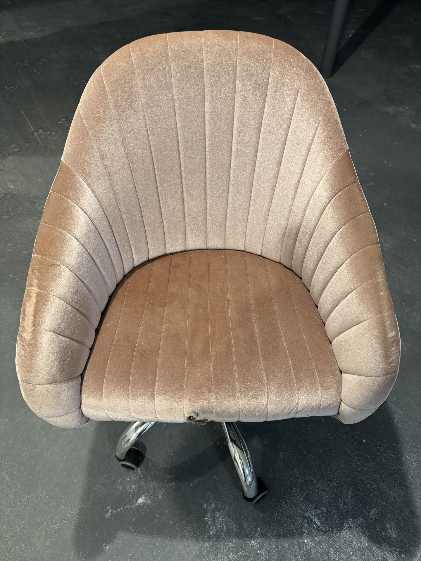 Free Pink Velvet Office/Desk Chair