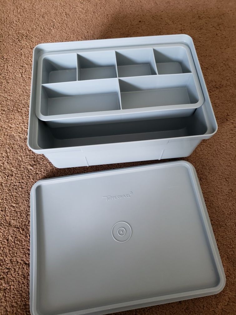Costurero tupperware en buenas condiciones