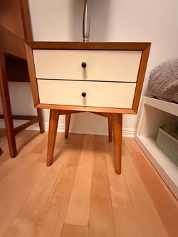 Mid-Century Modern Nightstand – Excellent Condition