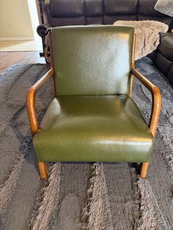 Mid-century modern Hunter green chair Mid-century modern Hunter green chair