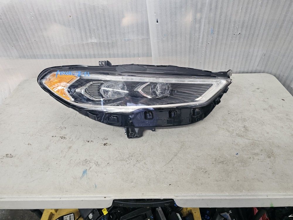 Ford Fusion 2017 2018 2019 2020 2021 2022 Right Headlight Led