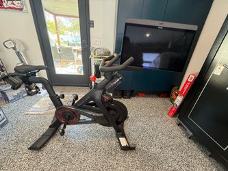 Peloton Bike+ Exercise Bike – Excellent Condition