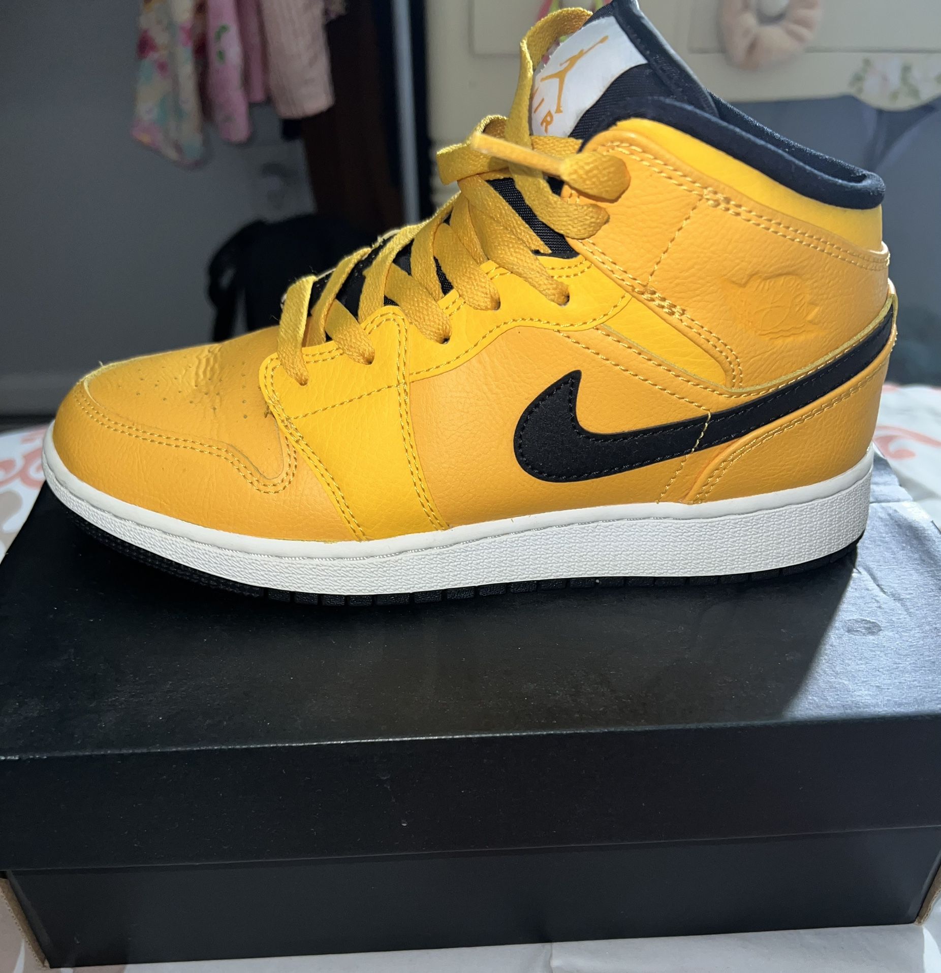 Jordan 1 Mid