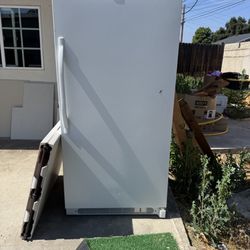 Me more Upright Freezer 