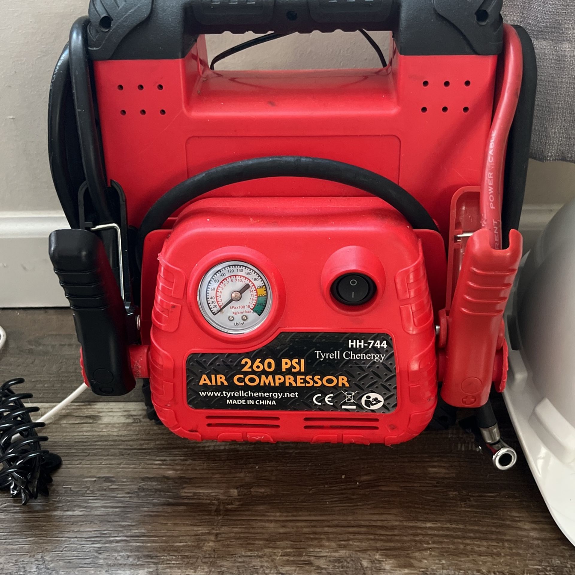 260 PSI Air Compressor, Battery Charger, And Pump (combo). 35inch TV Samsung