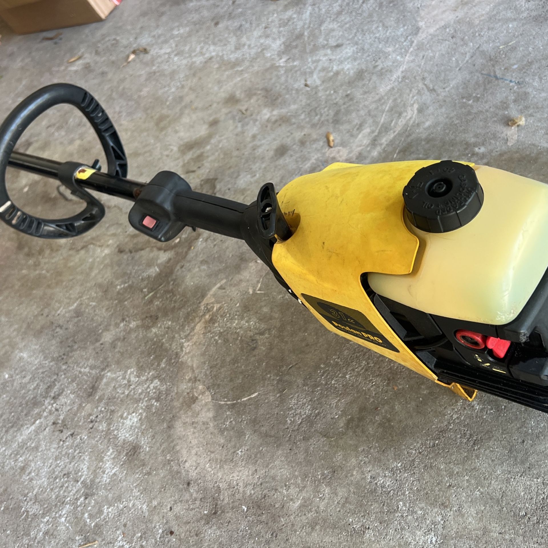 (1) WEED WACKER EATER TRIMMER / 2 CYCLE GAS Poulan Pro 31cc